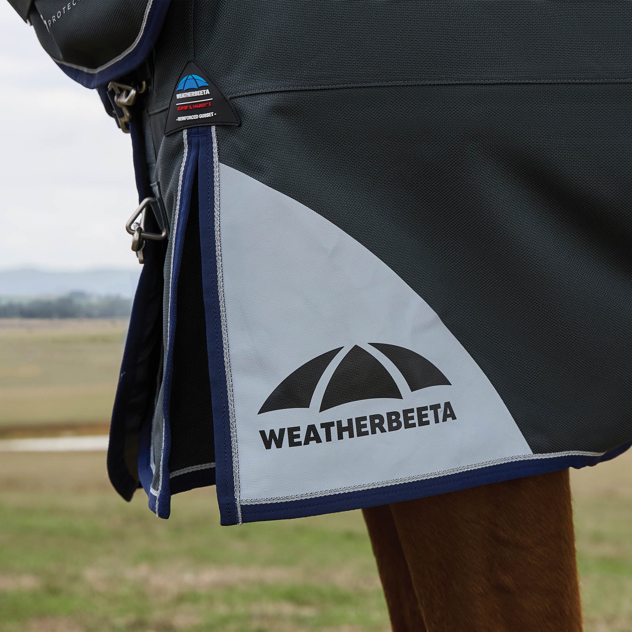 Weatherbeeta Comfitec Ultra Turnout Detacha Neck Rug - Medium Lite 100G